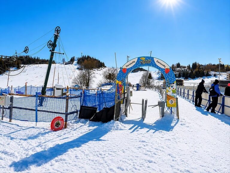 Arco di ingresso SuperSlope installato in uno ski resort in Slovacchia da GEA Italia